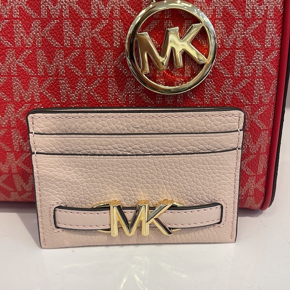 MICHAEL KORS
Reed Large Pebbled Leather Card Holder Case Wallet
POWDER BLUSH
NWT - Picture 13 of 16